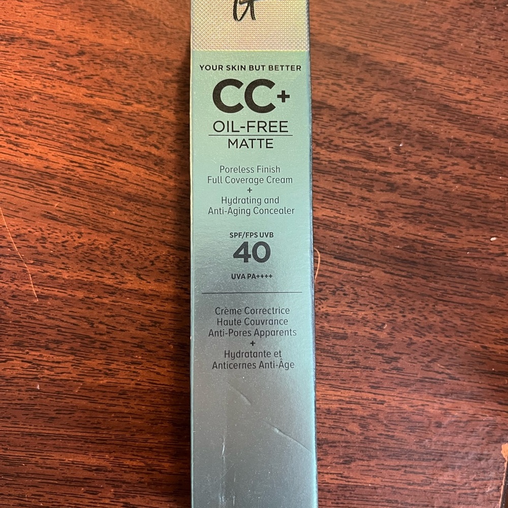 IT Cosmetics Matte CC+ Cream SPF 40 - Oil Free Matte Color:Deep
